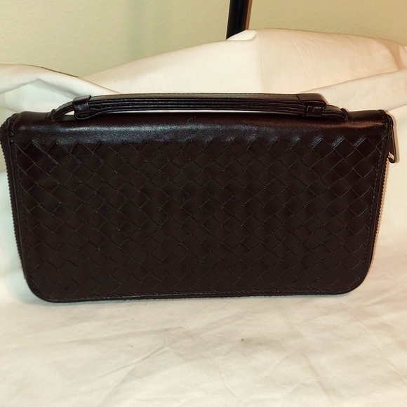Bottega Veneta Brown Intrecciato Nappa leather zip around Wallet Organizer. - Picture 2 of 12